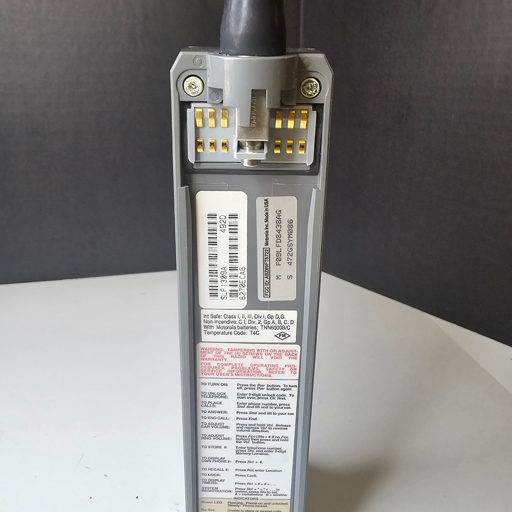 Vintage Motorola DynaTAC 8000M Brick Phone Mobile Cell Phone with Charging Base - Picture 12 of 16